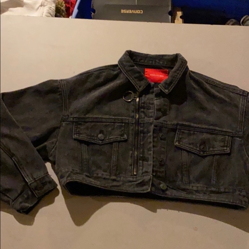 Signature 8 Cropped Denim Jacket